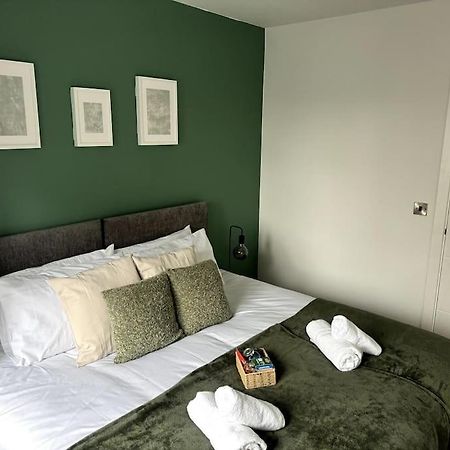 Luxury Oaks Suite, Free Private Parking, 2 Bed 2 Bathroom Apartment, Central Solihull Birmingham Zewnętrze zdjęcie