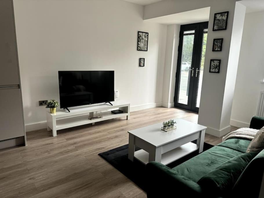 Luxury Oaks Suite, Free Private Parking, 2 Bed 2 Bathroom Apartment, Central Solihull Birmingham Zewnętrze zdjęcie