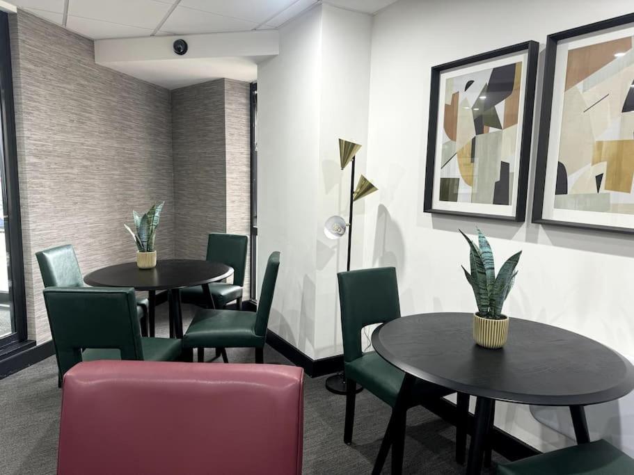 Luxury Oaks Suite, Free Private Parking, 2 Bed 2 Bathroom Apartment, Central Solihull Birmingham Zewnętrze zdjęcie