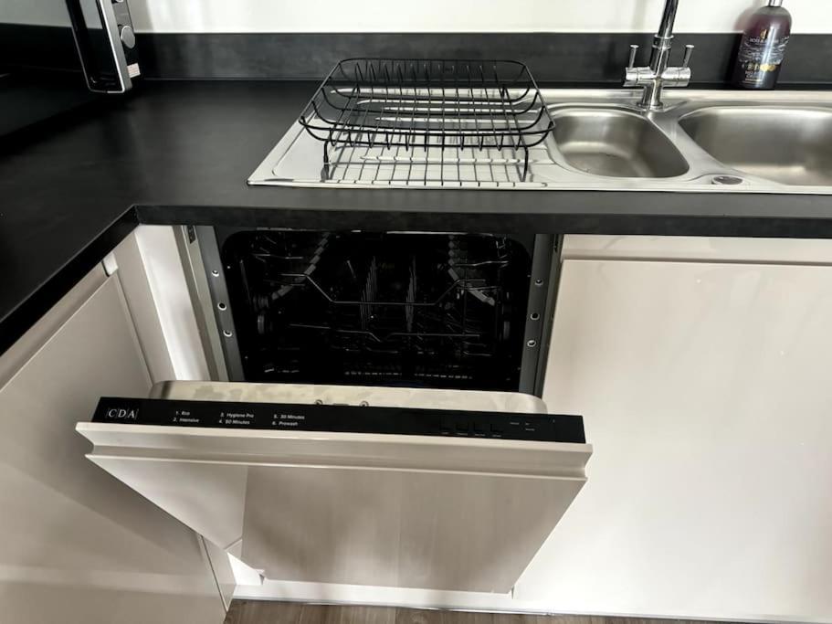 Luxury Oaks Suite, Free Private Parking, 2 Bed 2 Bathroom Apartment, Central Solihull Birmingham Zewnętrze zdjęcie