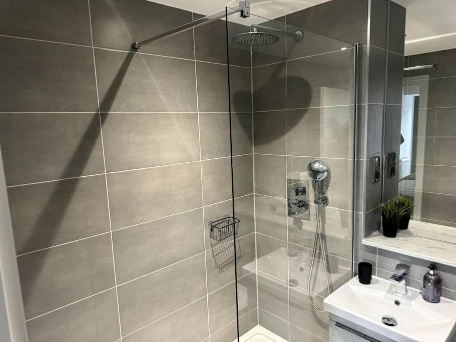 Luxury Oaks Suite, Free Private Parking, 2 Bed 2 Bathroom Apartment, Central Solihull Birmingham Zewnętrze zdjęcie