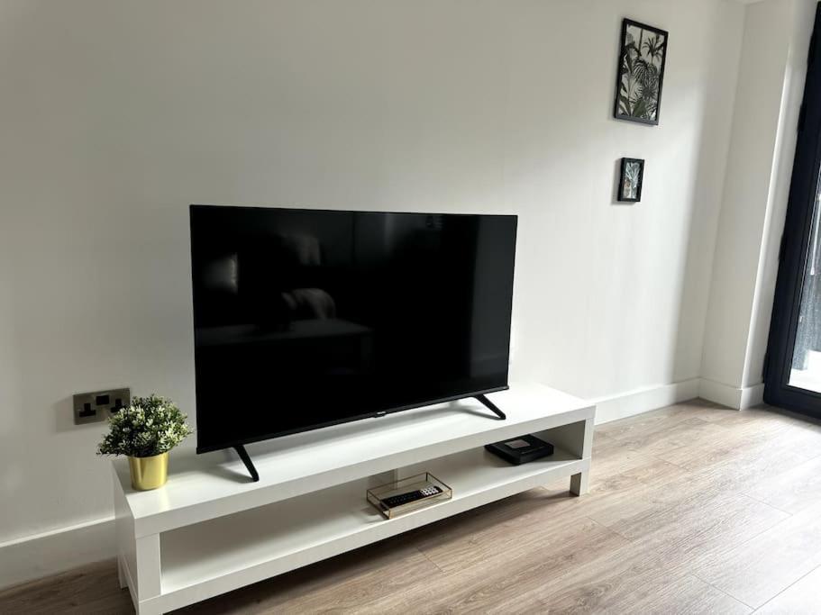 Luxury Oaks Suite, Free Private Parking, 2 Bed 2 Bathroom Apartment, Central Solihull Birmingham Zewnętrze zdjęcie