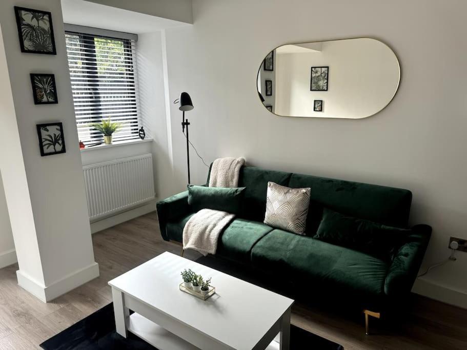 Luxury Oaks Suite, Free Private Parking, 2 Bed 2 Bathroom Apartment, Central Solihull Birmingham Zewnętrze zdjęcie